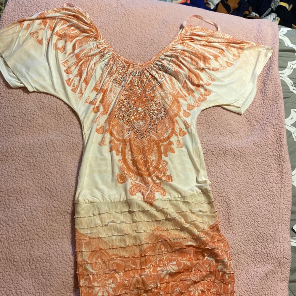 selling this beautiful sparkly dress !!